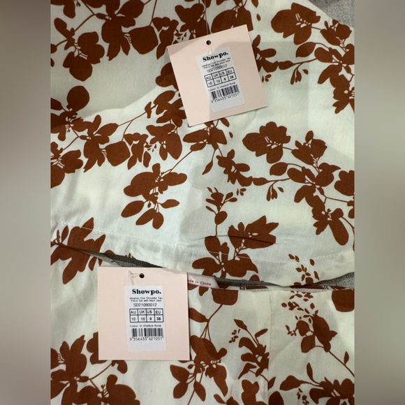 NWT Showpo MEGHAN TWO PIECE SET. Size 6 - Picture 4 of 5